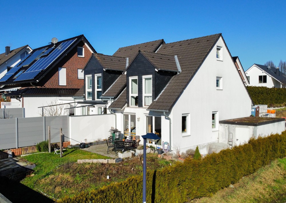 Angebotsverfahren: Vermietete Doppelhaushälfte in Dortmund- Bittermark! Mit Garage und Garten!