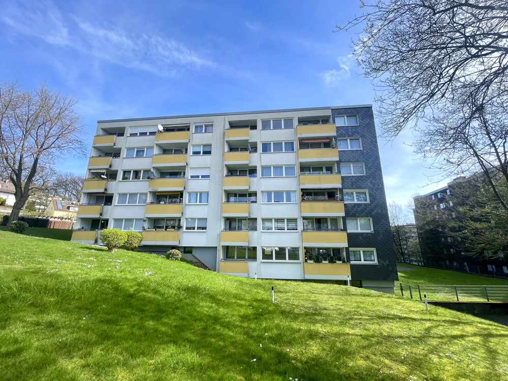 Renovierte Zwei-Zimmerwohnung mit Balkon, Einbauküche und Fahrstuhl in Wuppertal-Barmen!