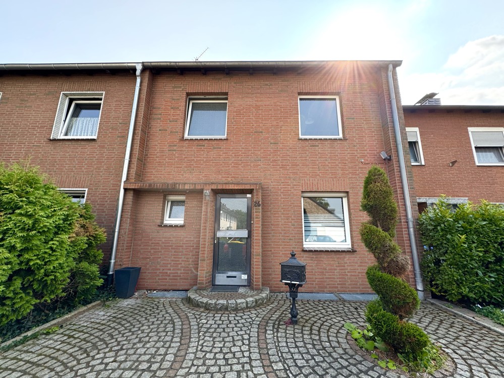 Gepflegtes Reihenmittelhaus in Duisburg-Bergheim! Mit Garten, Balkon und Garage!