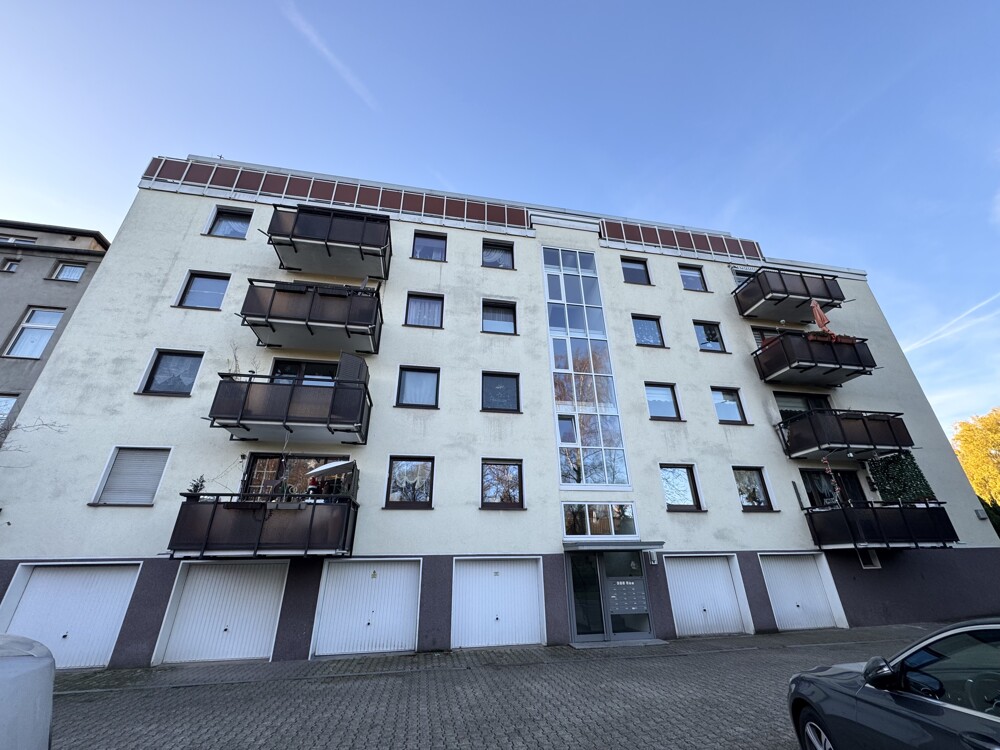 Gepflegte Drei-Zimmer-Wohnung in Bochum-Wattenscheid! Mit Einbauküche, Balkon und Garage!